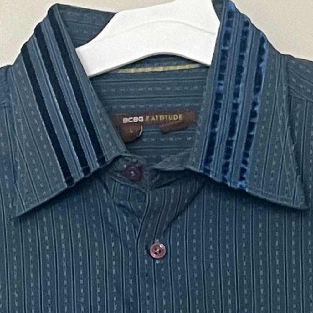 BCBG attitudeMen's Blue Dress Shirt with Striped Accents Velvet Trim Cotton Sz L